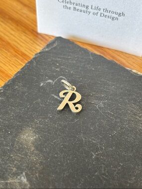 New James Avery Small script initial R charm